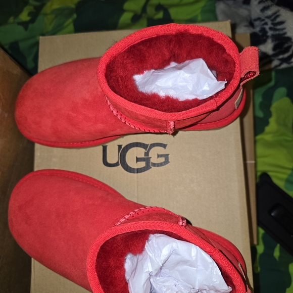 Authentic Ugg Classic ultra Mini size 5 ,color cbnt light red - Picture 4 of 4